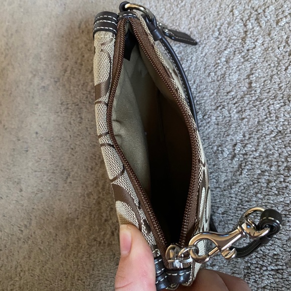 Coach wristlet - Picture 5 of 6